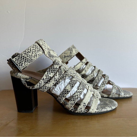 NWOT Vionic size 6.5 - Women's Black and White Strappy Sandals - Picture 5 of 8